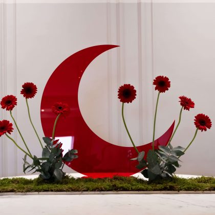 Red hlal centerpiece