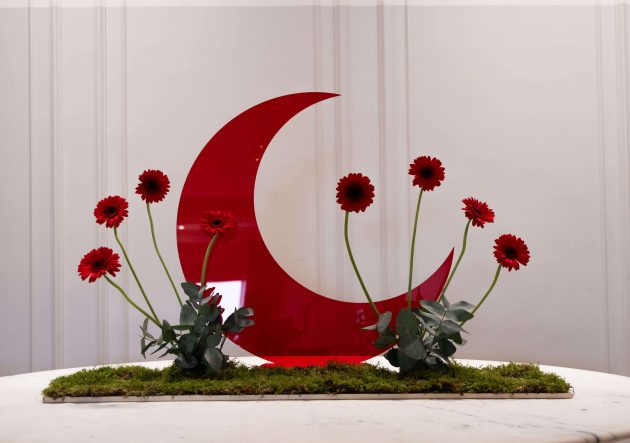 Red hlal centerpiece