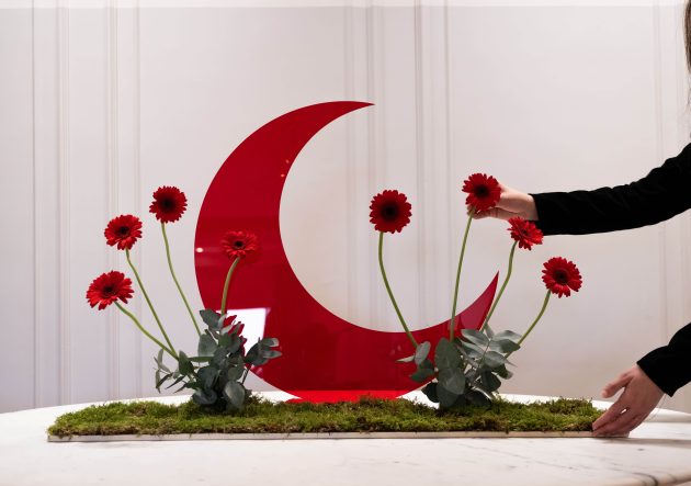 Red hlal centerpiece