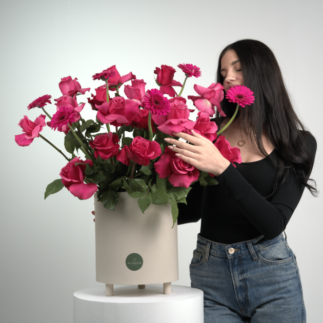 Fushia round roses - Image 2
