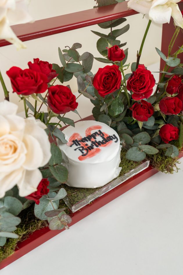 ⁦RedHBD box balloon cake⁩ - الصورة ⁦2⁩