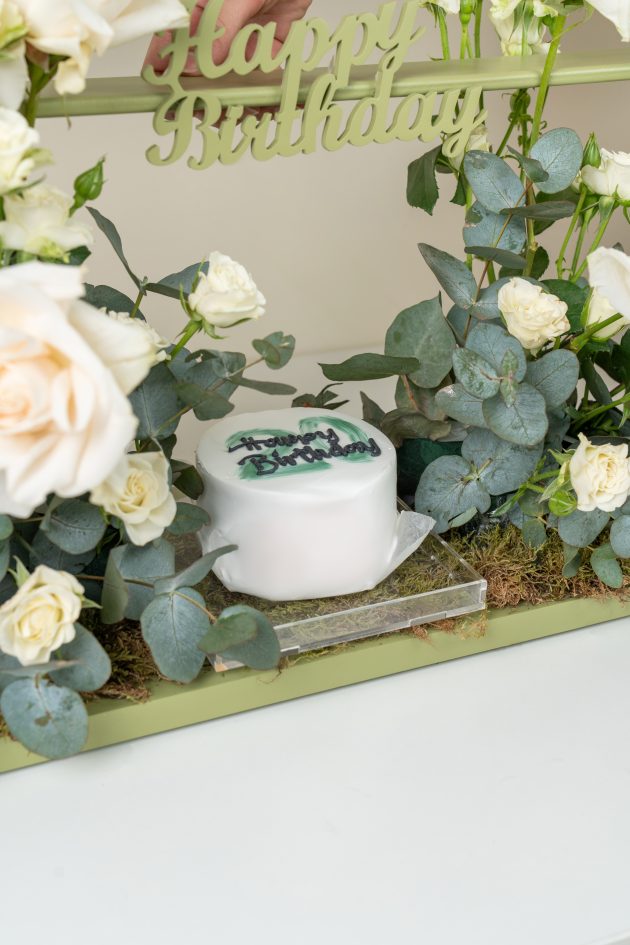 Green HBD box with cake - Image 2