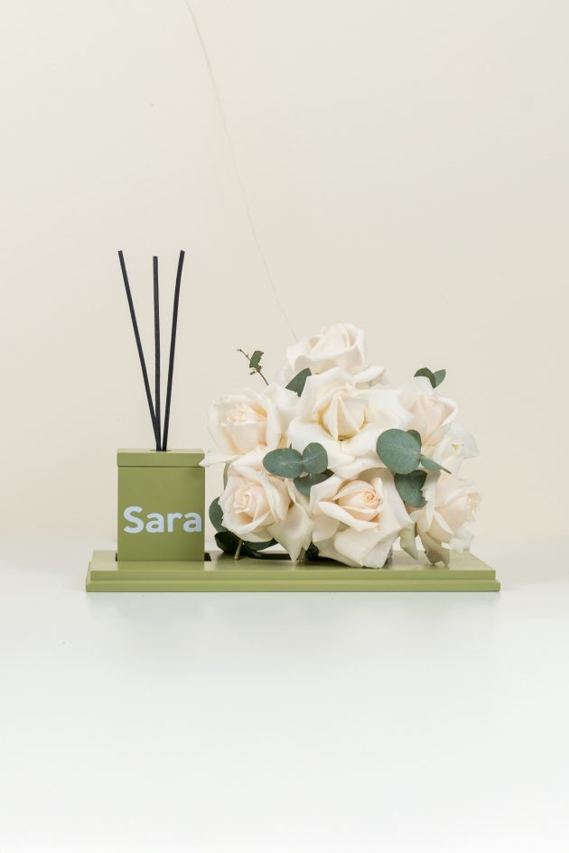 Green diffuser white roses tray