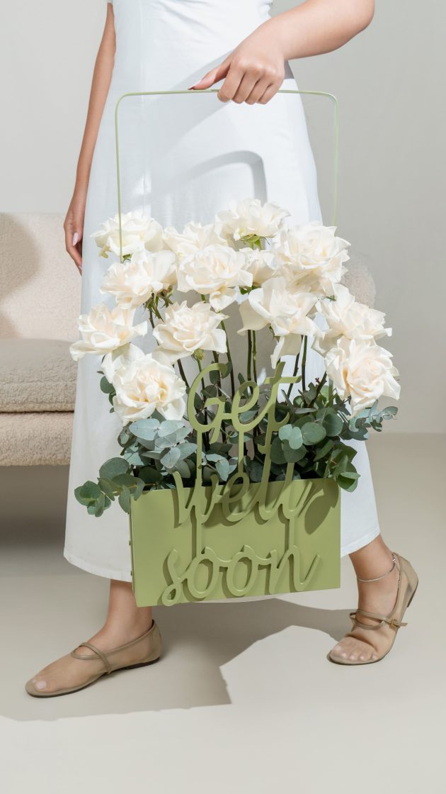 Green eyclptus and white roses mix