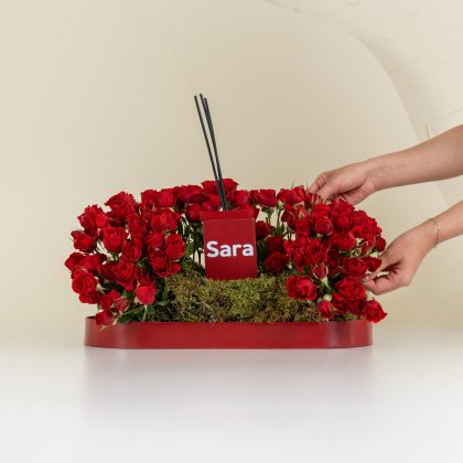 Red baby roses with diffuser tray