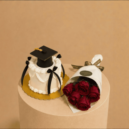 Bento white cake with red petals
